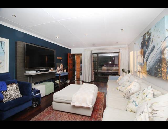 4 BEDROOM HOUSE FOR SALE IN HERSHAM